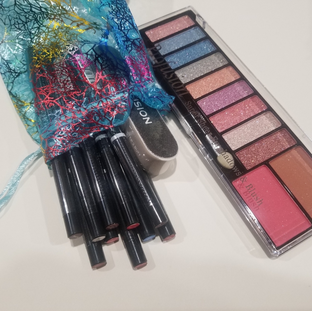 Makeup gift bags
